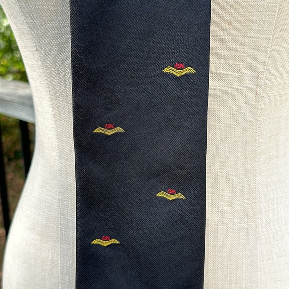 Brooks Brothers Black with Red and Gold All Silk Tie - Picture 4 of 6
